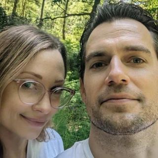 Henry Cavill será papá, así lo captaron junto a su novia