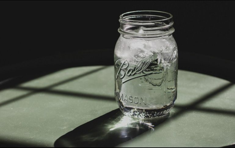 El agua de cebada ofrece una opción deliciosa y saludable para mantenerse hidratado y nutrido. Unsplash.