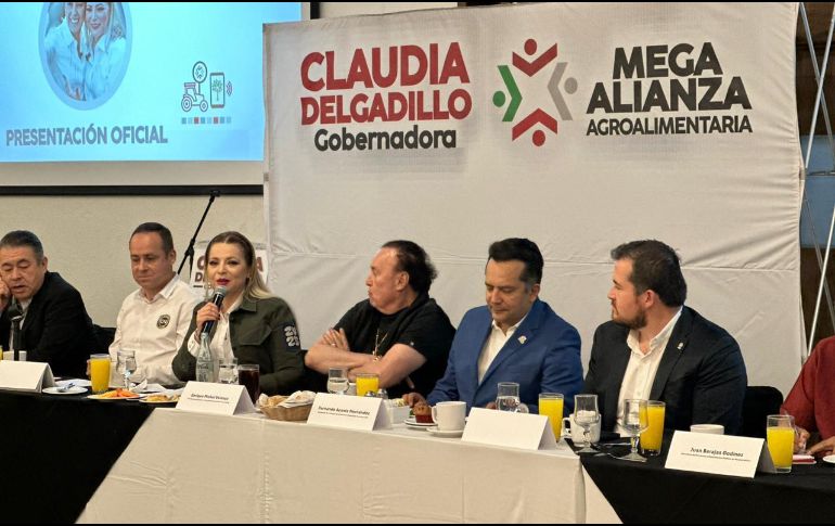 La abanderada de Morena, PT, PVEM, Futuro y Hagamos señaló la importancia de acabar con el coyotaje, los intermediarios y los acaparadores del campo como resultado un comercio justo y modernizando la producción. CORTESÍA