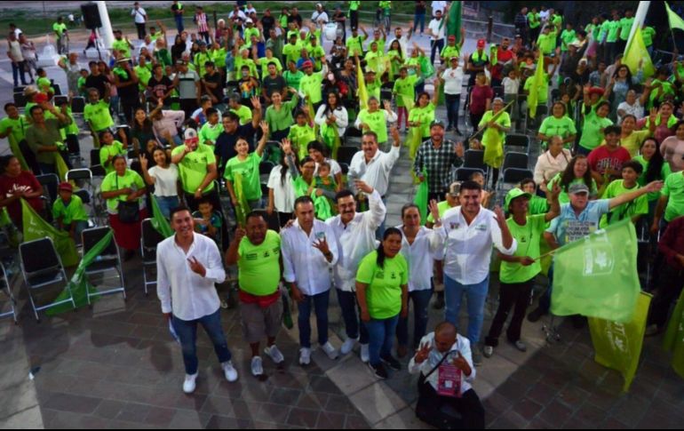 Lomelí sugirió una mayor vigilancia por parte de las autoridades para evitar invasiones en el lago, afirmando que estas necesitan tener más poder para aplicar la ley en este sentido. CORTESÍA