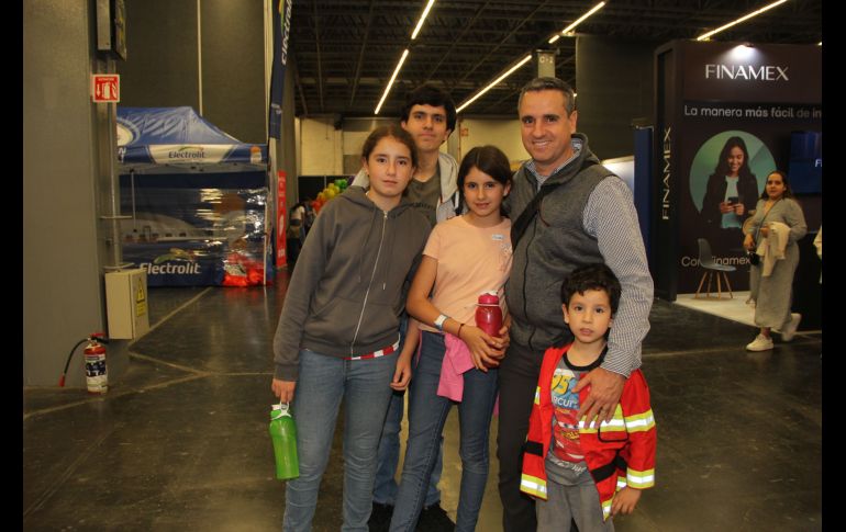 Diego, Paloma, Agustín, Inés y Santiago Rábago. GENTE BIEN JALISCO/ Escamilla Esmeralda