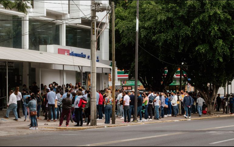 No obstante, aunque esta ventaja te ayudará a omitir el paso de la entrevista, los funcionarios consulares deciden si piden una cita consular o no a los solicitantes, además, estos son los requisitos que se toman en cuenta para la renovación sin cita.INFORMADOR/ARCHIVO