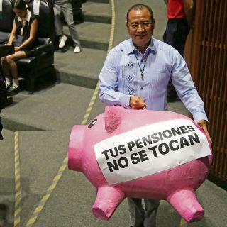 Por error, aplazan reforma a Pensiones