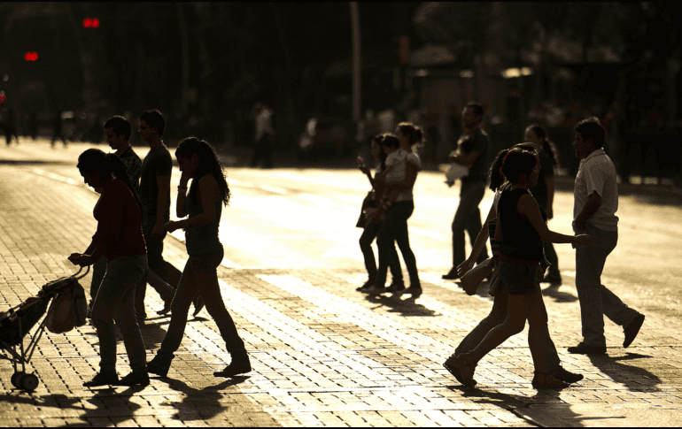 Especialistas piden evitar exponerse a los rayos solares, en especial entre las 11 de la mañana y las 3 de la tarde, cuando se registra la mayor radiación solar. EL INFORMADOR / ARCHIVO