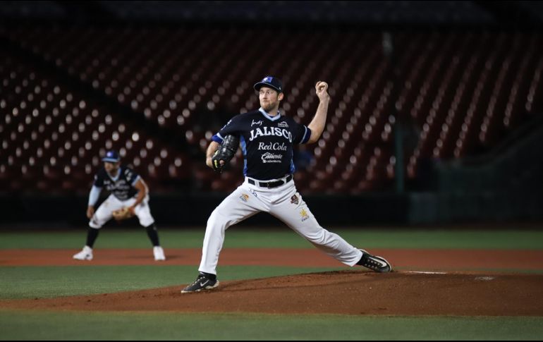 Kevin McGovern perdió el juego tras tres entradas y un tercio en las que permitió cinco carreras. X/charrosbeisbol