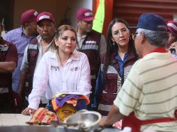 La candidata a Gobernadora de Jalisco se presentó con locatarios del mercado en San Pedro Tlaquepaque. ESPECIAL