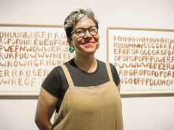 La artista Mónica Leyva posa frente a su obra titulada “Hunger For Power”. EL INFORMADOR/ H. Figueroa