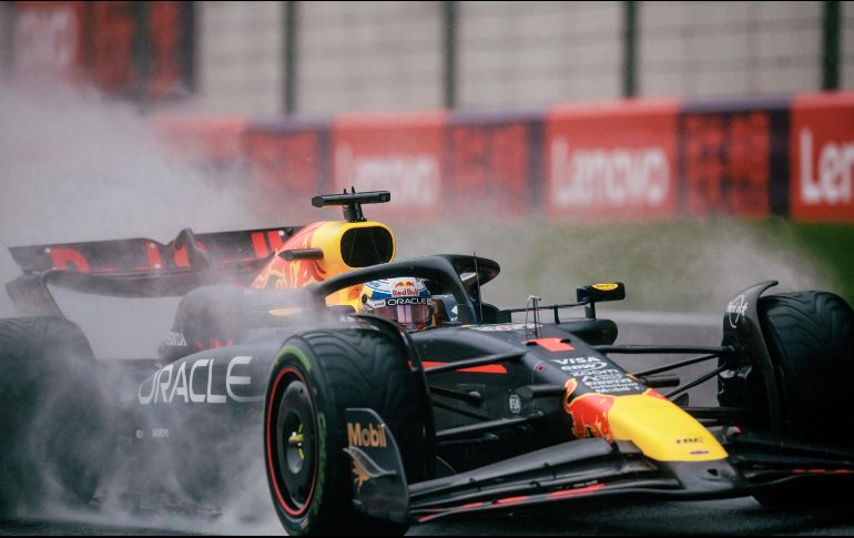 Verstappen consiguió su sexta pole consecutiva. EFE/A. Plavevski