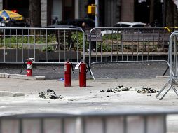 El hombre estaba en el Parque Collect Pond alrededor de las 13:30 horas del viernes, cuando comenzó a repartir folletos que hablaban de teorías de conspiración, antes de rociarse una sustancia inflamable y prenderse fuego. EFE / J. Lane