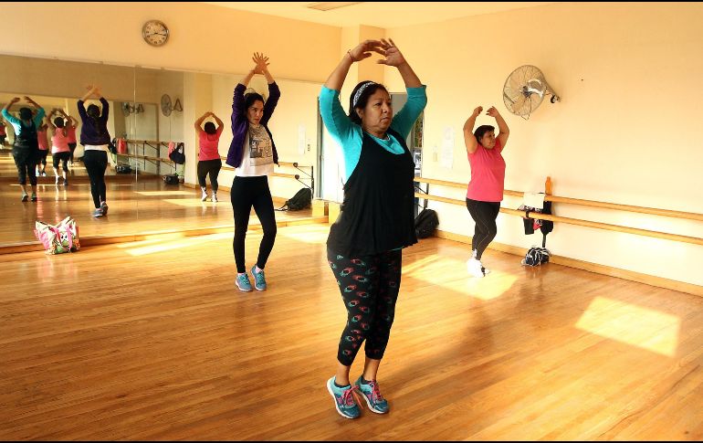 La Escuela de Salud de la Universidad de Harvard ha identificado dos tipos de ejercicios ideales para fortalecer el abdomen después de los 50 años. EL INFORMADOR / ARCHIVO