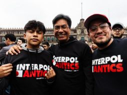 Desde muy temprano, los fans comenzaron a formarse frente al escenario ubicado en la explanada del Zócalo. SUN