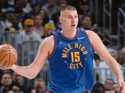 Nikola Jokic contribuyó con 32 puntos a los Nuggets sobre los Lakers. AFP/G. Ellwood