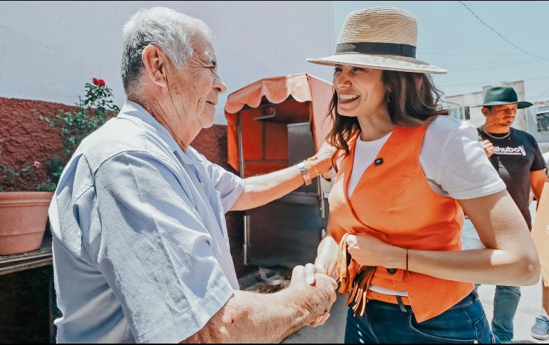 La  emecista explicó sus proyectos de Gobierno a vecinos de Miravalle. ESPECIAL