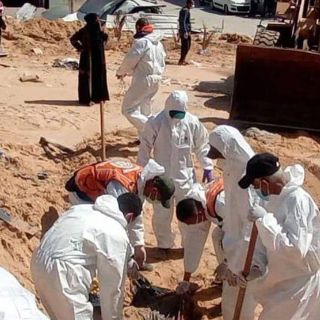 Egipto condena la "violación de valores humanos" de Israel por la fosa común en Gaza