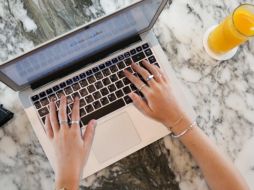 Este modelo de MacBook Air se ha elaborado con 50% de aluminio reciclado. Pexels