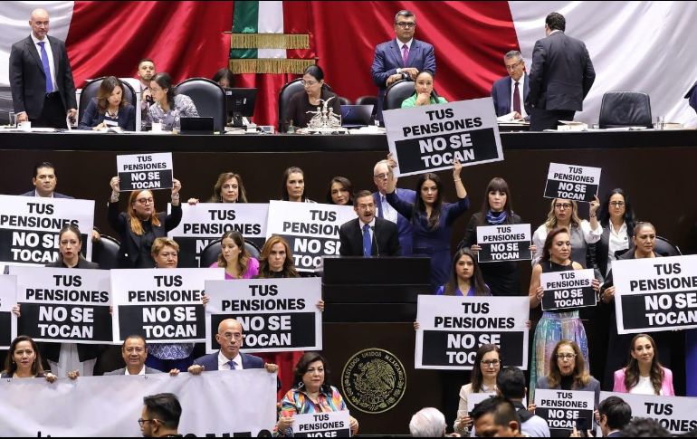 Diputados de oposición criticaron la medida impulsada por el Presidente Andrés Manuel López Obrador, pero no lograron frenarla, ya que Morena y sus aliados tenían los suficientes votos para aprobarla. SUN/F. Rojas
