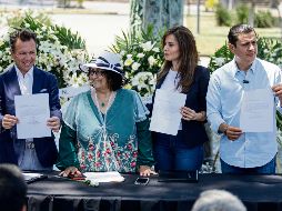 De izquierda a derecha: Pablo Lemus, Lilia Ruiz, Verónica Delgadillo y José María Martínez durante el evento en el que se comprometieron a continuar con los apoyos a los afectados por las explosiones del 22 de abril de 1992 en el Sector Reforma. EL INFORMADOR/ H. Figueroa
