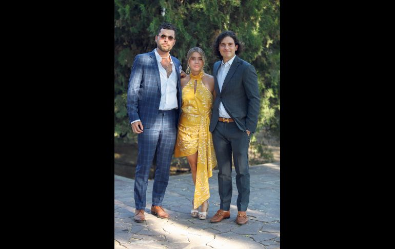 José Pablo y Ana Paula Barba con Javier Gallo. GENTE BIEN JALISCO/ Claudio Jimeno