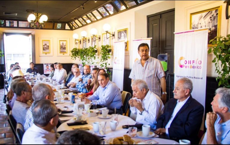 El presidente de la organización, Salvador Cosío Gaona les recordó a los asistentes del gremio la importancia de su voto en las elecciones. CORTESÍA.