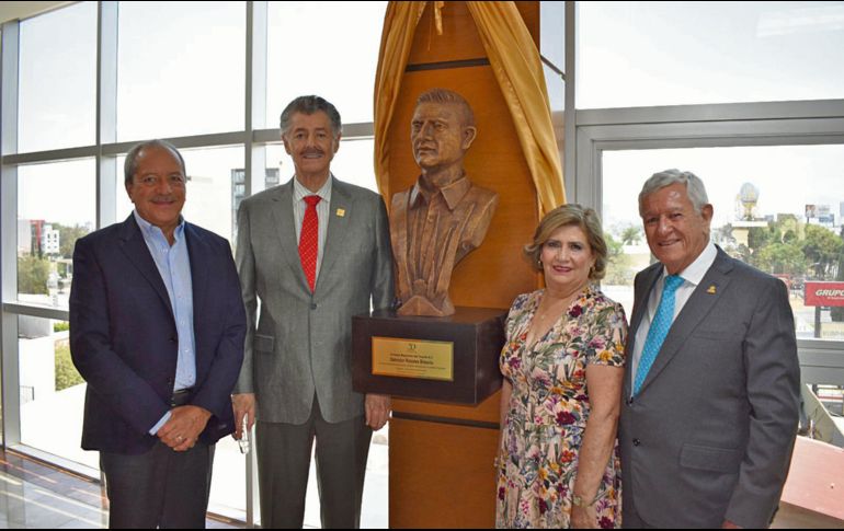 Reconocieron a personas que han aportado a la industria del tequila. ESPECIAL