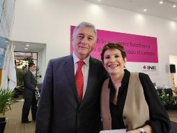 Los periodistas Alejandro Cacho y Adriana Pérez Cañedo, serán los moderadores en el próximo debate presidencial. TWITTER/ @aperezcanedo