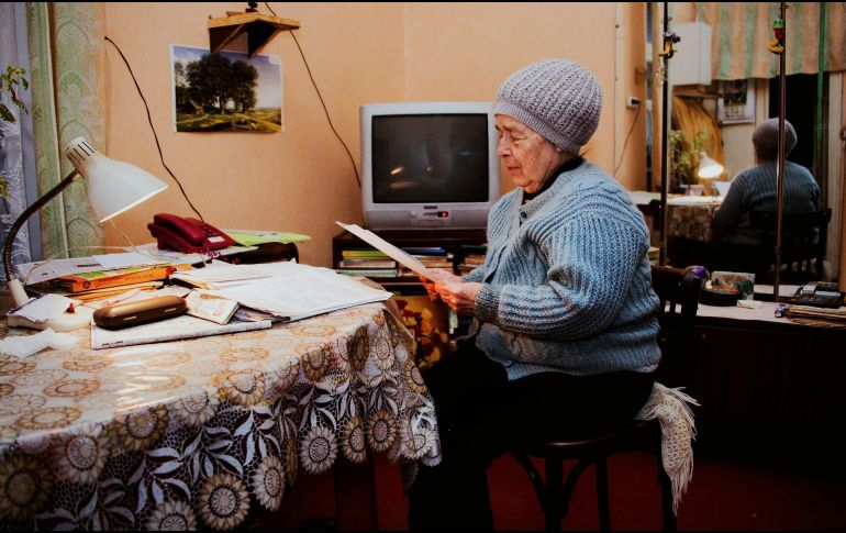 Los resultados evidencian que las personas con ocupaciones que exigen mayor esfuerzo cognitivo tienen menor riesgo de deterioro cognitivo y demencia. ESPECIAL / Foto de Mariia Chalaya en Unsplash