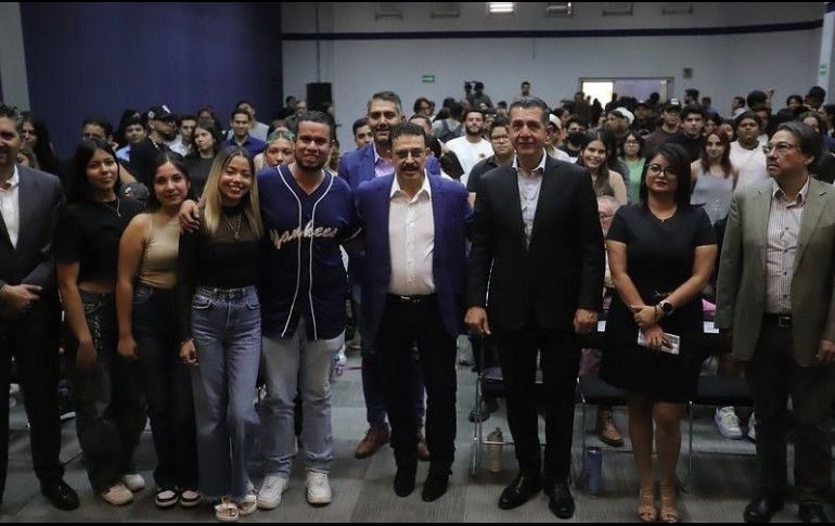 Lomelí reafirmó el compromiso de Claudia Sheinbaum con la educación pública. ESPECIAL