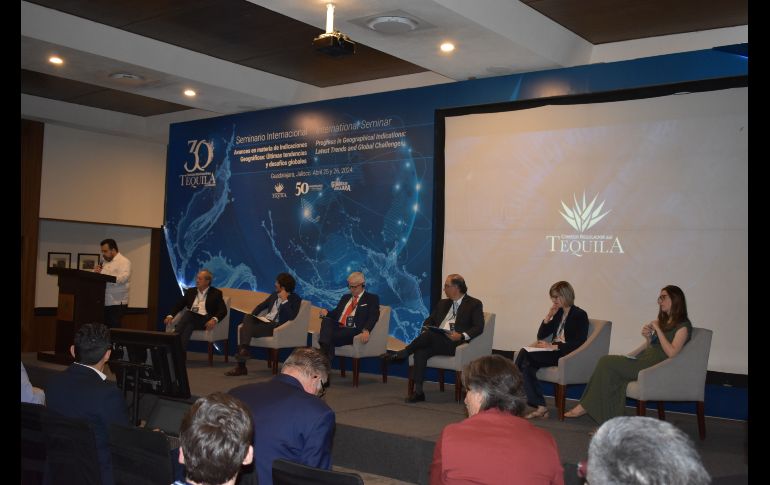 Miguel Ángel Domínguez, presidente del CRT, resaltó la etapa que dio paso a la creación del CRT en el año 1994 con el fin de tomar acciones para respaldar la denominación de origen del tequila. CORTESÍA