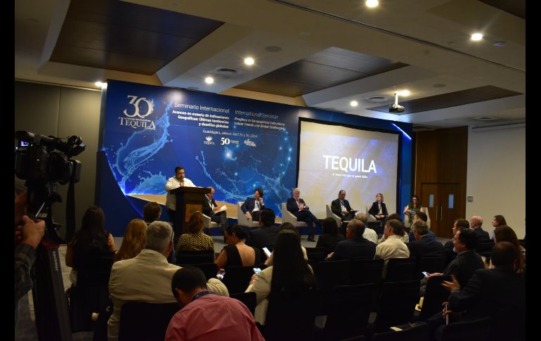 Miguel Ángel Domínguez, presidente del CRT, resaltó la etapa que dio paso a la creación del CRT en el año 1994 con el fin de tomar acciones para respaldar la denominación de origen del tequila. CORTESÍA