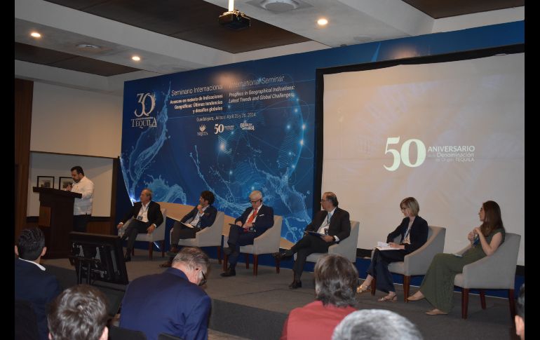 Miguel Ángel Domínguez, presidente del CRT, resaltó la etapa que dio paso a la creación del CRT en el año 1994 con el fin de tomar acciones para respaldar la denominación de origen del tequila. CORTESÍA