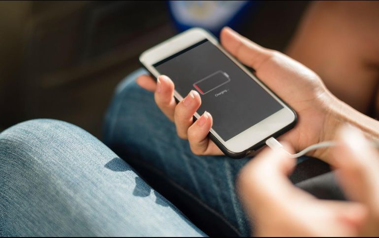 Aunque parecería un simple acto conectar y desconectar nuestro celular a una toma de corriente, la realidad es que una serie de modificaciones en este proceso podría aumentar el rendimiento de la batería. Pixabay