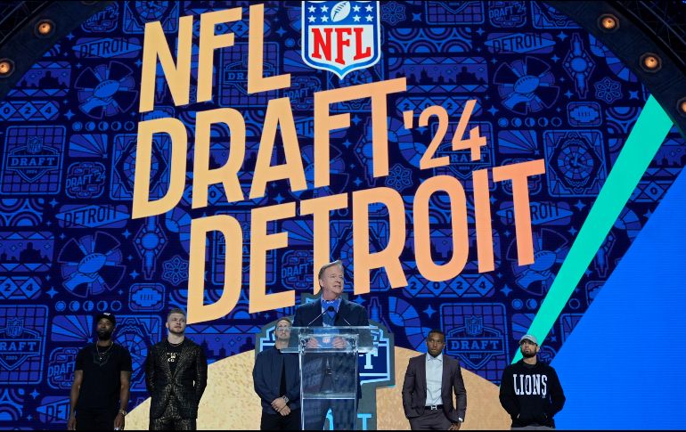 El comisionado de la NFL, Roger Goodell, en el inicio de la primera ronda del draft. AP/P. Sancya