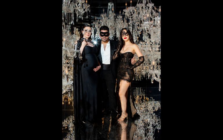 Julissa Félix con Henry y Cinthia León. CORTESÍA