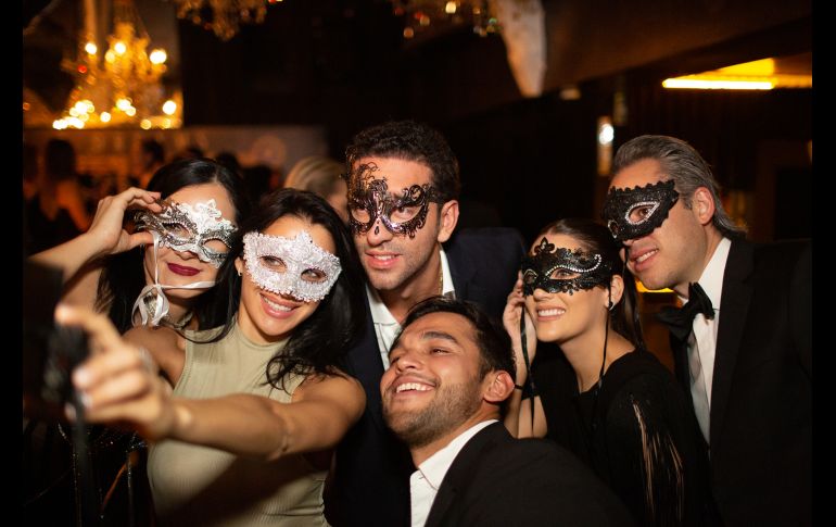 Natalia, Anastasia, Leo Jiménez, Manuela Castaños y César González. CORTESÍA