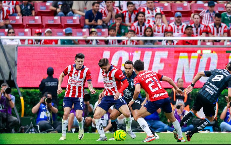 Chivas y Atlas se verán las caras este sábado en el Estadio Jalisco. Imago7