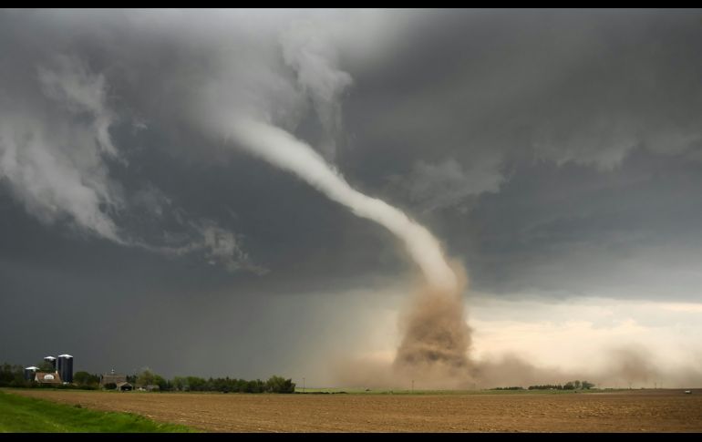 Se vio un tornado masivo al norte de Lincoln, también en el condado de Lancaster. Unsplash