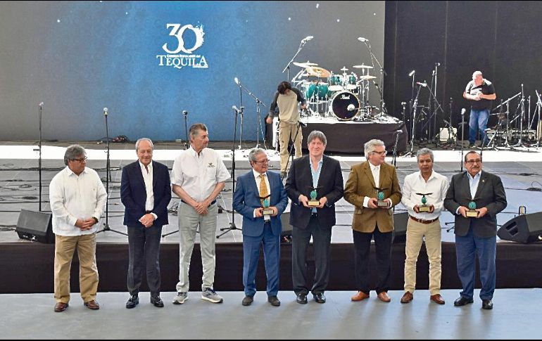 Culminan con broche de oro los eventos del CRT tras reconocer el trabajo y trayectoria de trabajadores de la industria. ESPECIAL