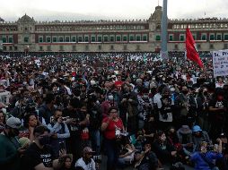 Los padres retirarán el plantón instalado en el Zócalo. SUN/ARCHIVO
