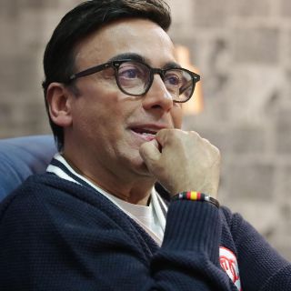 Adal Ramones será padre por quinta vez y juega broma a su hija