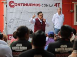 Acompañado de Alberto Alfaro, candidato a Diputado local por el Distrito 16, el Dr. Carlos Lomelí llevó a cabo una asamblea informativa en la delegación San José de Tateposco. ESPECIAL