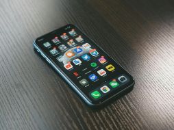 La demanda de smartphones falsificados ha experimentado un incremento en los últimos años, en gran medida debido a la importancia que estos dispositivos tienen para los consumidores y a su búsqueda de marcas de renombre a precios más asequibles. Unsplash