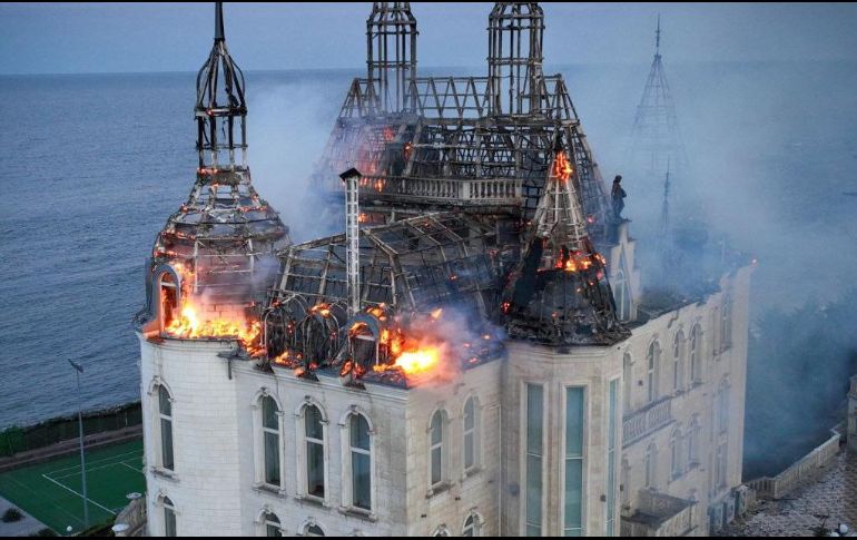 Las explosiones de la munición de racimo dañaron otros edificios de la zona. EFE/ Servicio de Emergencias de Ucrania.