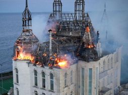 Las explosiones de la munición de racimo dañaron otros edificios de la zona. EFE/ Servicio de Emergencias de Ucrania.