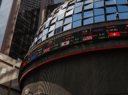 En la jornada, el peso se depreció un 0.64% frente al dólar, al cotizar a 17.12 unidades por billete verde, luego de los 17.01 en la jornada previa, según datos del Banco de México. NTX / ARCHIVO