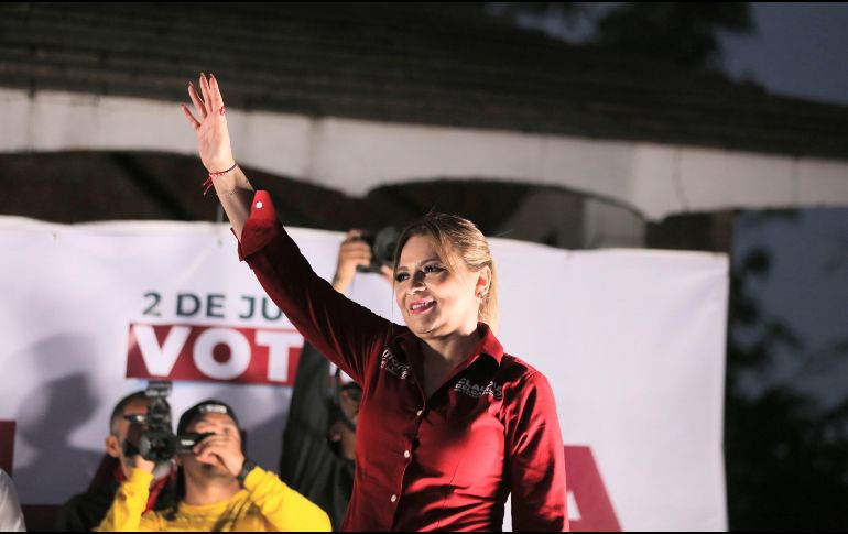 Claudia Delgadillo, realizó este martes una visita a la Colonia Miravalle. CORTESÍA.