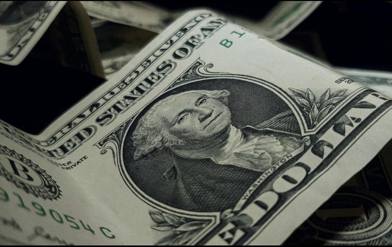 Durante la jornada, el dólar osciló entre un máximo de 17.1455 pesos y un mínimo de 16.9594 pesos. Unsplash