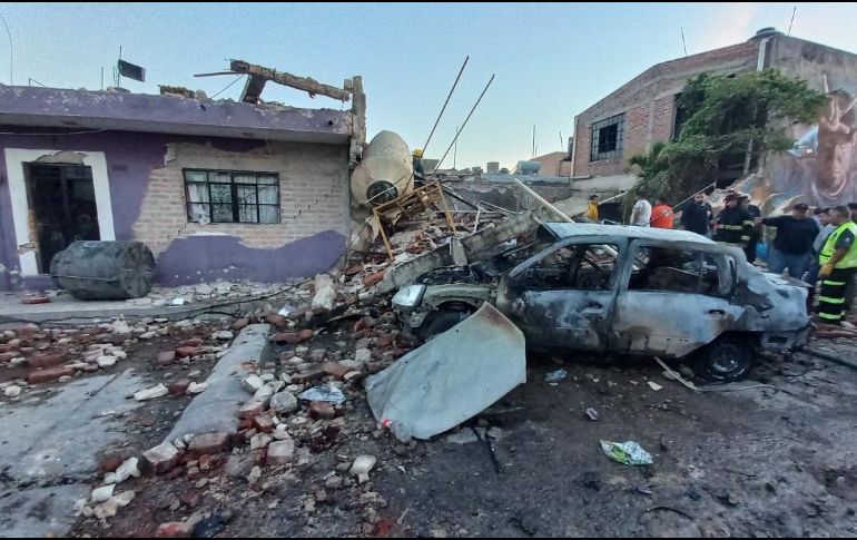 Bomberos del Estado recibieron apoyo de elementos de La Barca, Jamay, Atotonilco y Ocotlán. CORTESÍA/ Protección Civil Jalisco.
