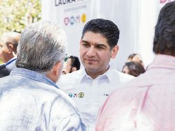 Santos Rizo dialogó con comerciantes del tianguis del Vigía. ESPECIAL