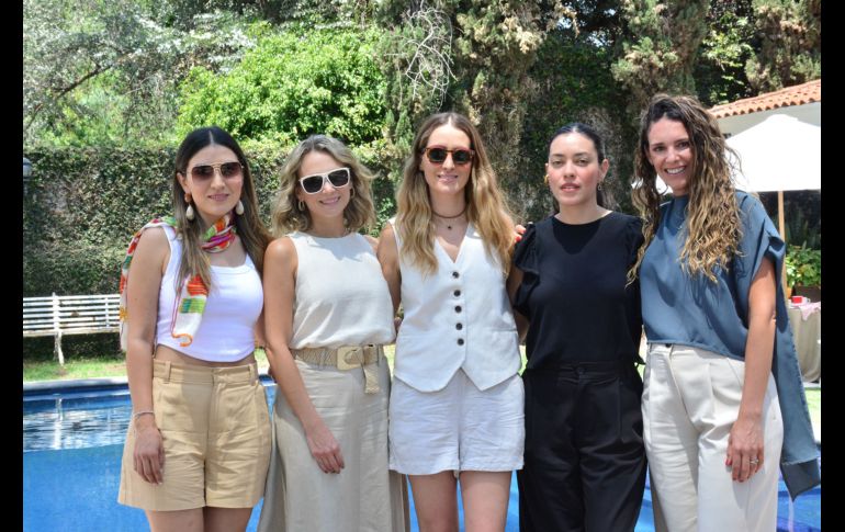 Pau Álvarez, Moni Sitten, Paty Koloffon, Karina Ramírez y Karla Mestre. GENTE BIEN JALISCO/ Marifer Rached