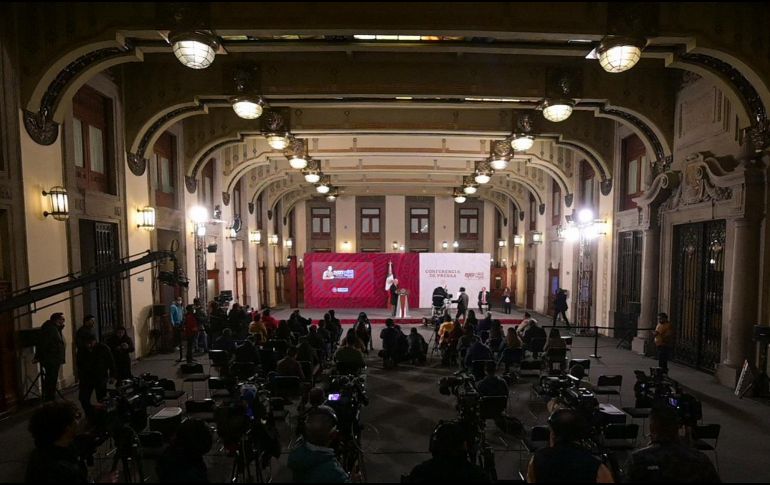 Imagen del Salón de Tesorería de Palacio Nacional, durante una de las mañaneras de López Obrador. AFP / ARCHIVO